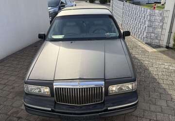 Lincoln Town Car 350.000 km 5.000 &euro; Bisingen 72406
